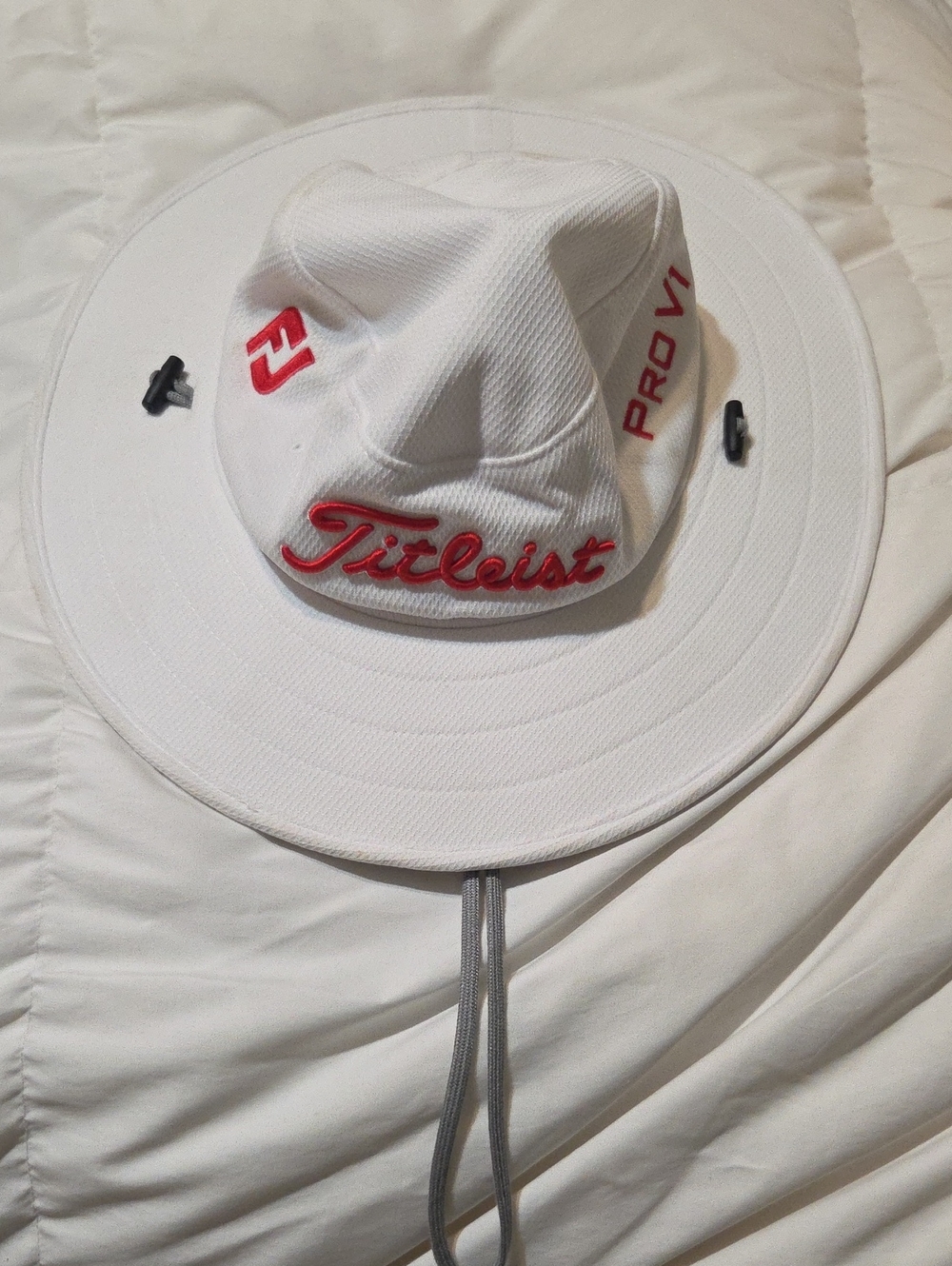 Titleist Golf White Sun Bucket Hat with Red Logo